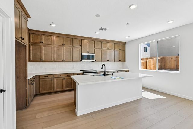 209 Tuxedo Cir, Sacramento, CA 95835