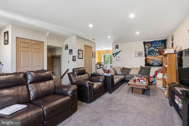 1264 MAPLE GLEN CIR, Pottstown, PA 19464