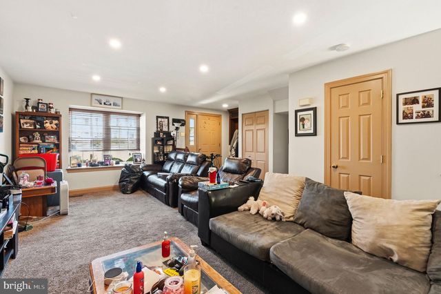 1264 MAPLE GLEN CIR, Pottstown, PA 19464
