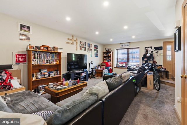1264 MAPLE GLEN CIR, Pottstown, PA 19464