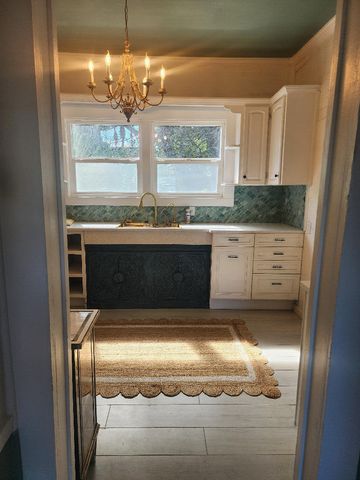 1323 N 6th Avenue, Pensacola, FL 32503