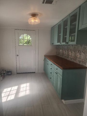 1323 N 6th Avenue, Pensacola, FL 32503