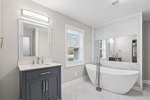 10464 E HOLMES RD, Collierville, TN 38017