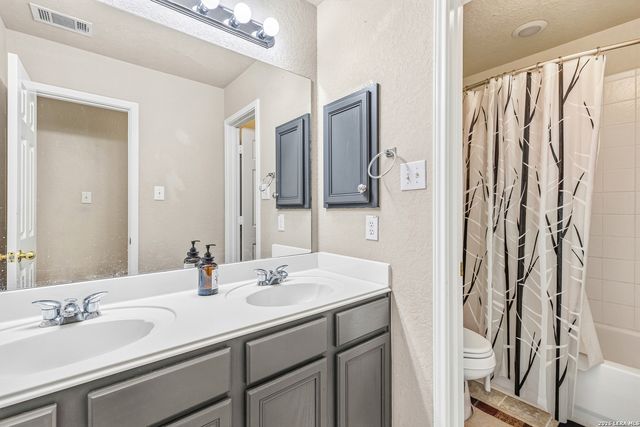 495 HOLLIWELL BRG, Schertz, TX 78154