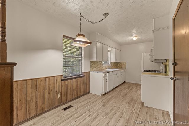 1005 SW 3rd Street, Wagoner, OK 74467