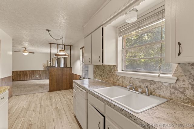 1005 SW 3rd Street, Wagoner, OK 74467