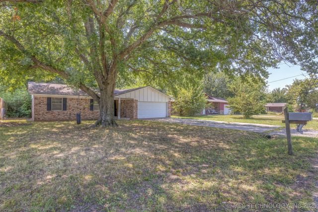 1005 SW 3rd Street, Wagoner, OK 74467