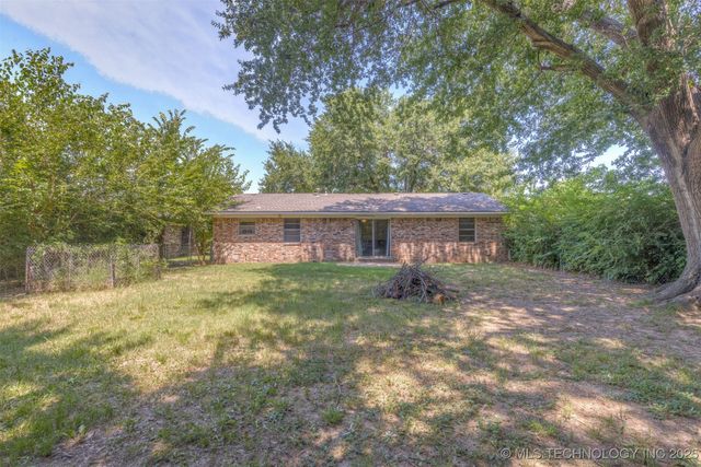 1005 SW 3rd Street, Wagoner, OK 74467