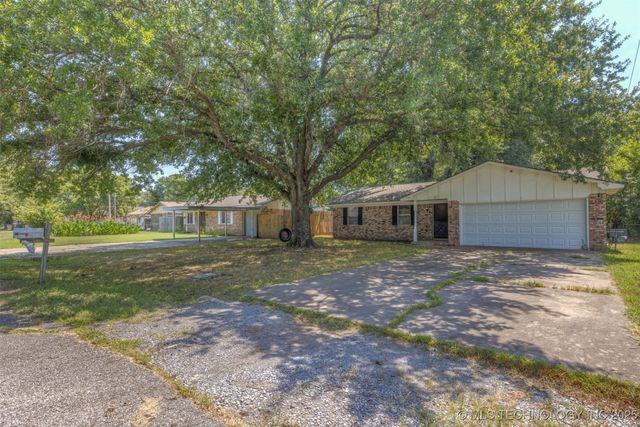 1005 SW 3rd Street, Wagoner, OK 74467