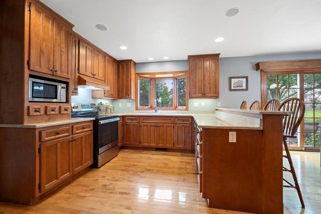 1388 GRAYSTONE COURT, De Pere, WI 54115