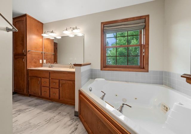 1388 GRAYSTONE COURT, De Pere, WI 54115