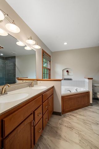 1388 GRAYSTONE COURT, De Pere, WI 54115