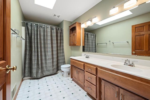 1388 GRAYSTONE COURT, De Pere, WI 54115