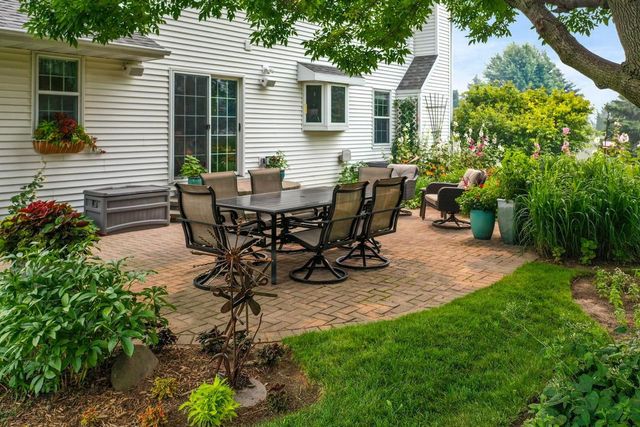 1388 GRAYSTONE COURT, De Pere, WI 54115