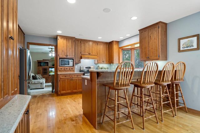 1388 GRAYSTONE COURT, De Pere, WI 54115