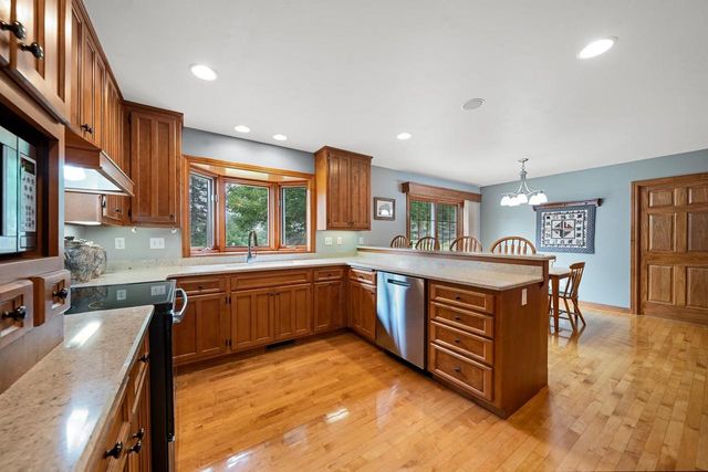 1388 GRAYSTONE COURT, De Pere, WI 54115