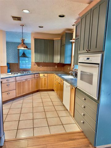 14 Live Oak Trail, Cypress, TX 77429