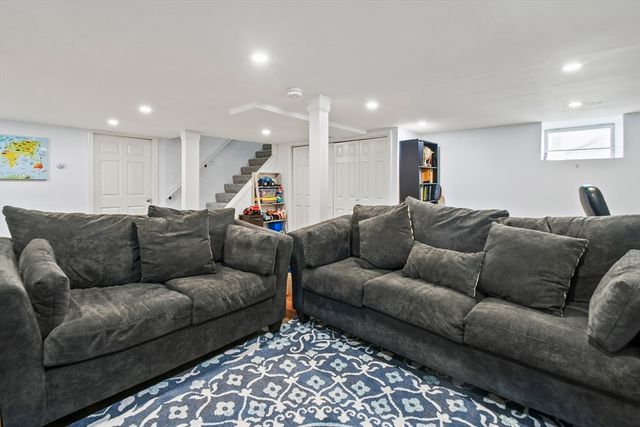 293 Harrington Way, Worcester, MA 01604