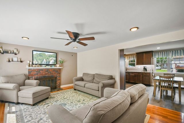 293 Harrington Way, Worcester, MA 01604