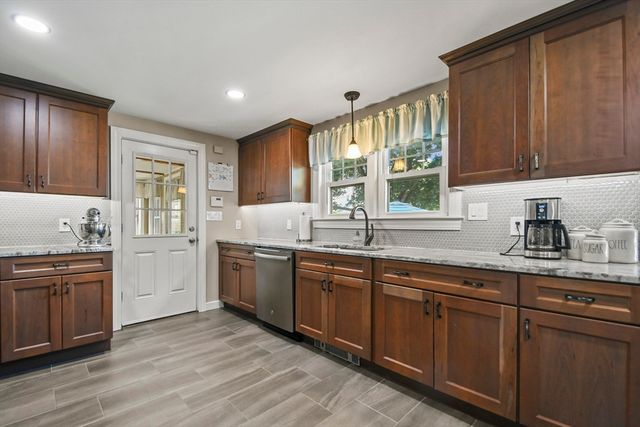 293 Harrington Way, Worcester, MA 01604