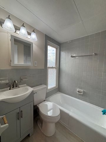 71 W Wyoming Ave 4, Melrose, MA 02176