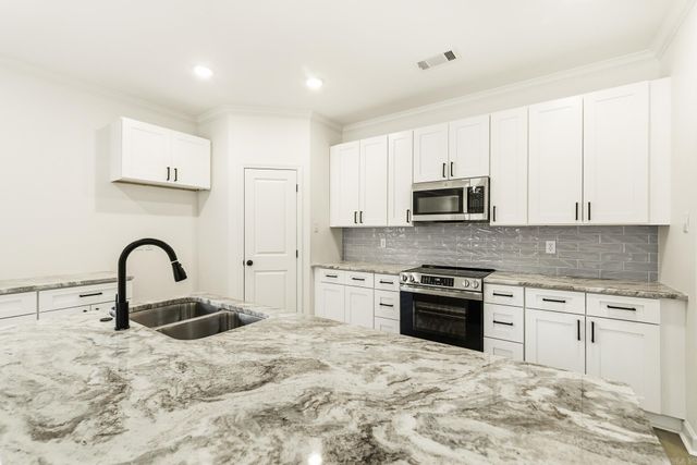 18 Wolfsbridge Loop, Cabot, AR 72023