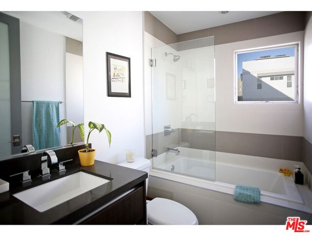 1211 N Garbo Lane, Los Angeles, CA 90038