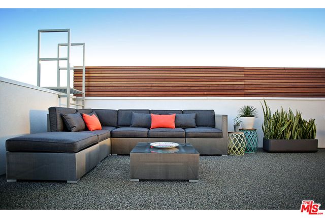 1211 N Garbo Lane, Los Angeles, CA 90038