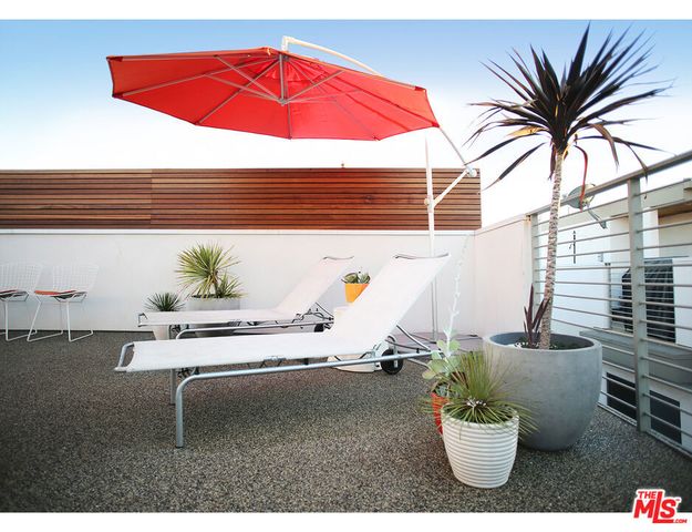 1211 N Garbo Lane, Los Angeles, CA 90038