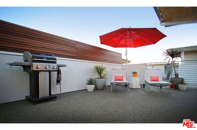 1211 N Garbo Lane, Los Angeles, CA 90038