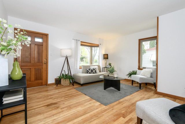 2615 Denton AVENUE, Saint Francis, WI 53235