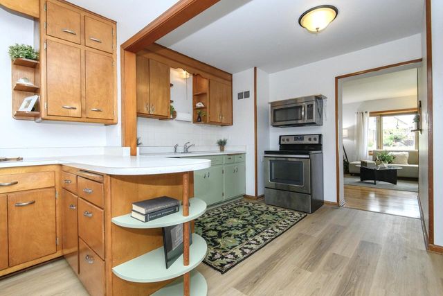 2615 Denton AVENUE, Saint Francis, WI 53235
