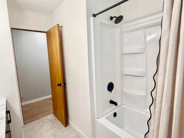 3867 Cedar Terrace Dr., Waterloo, IA 50702