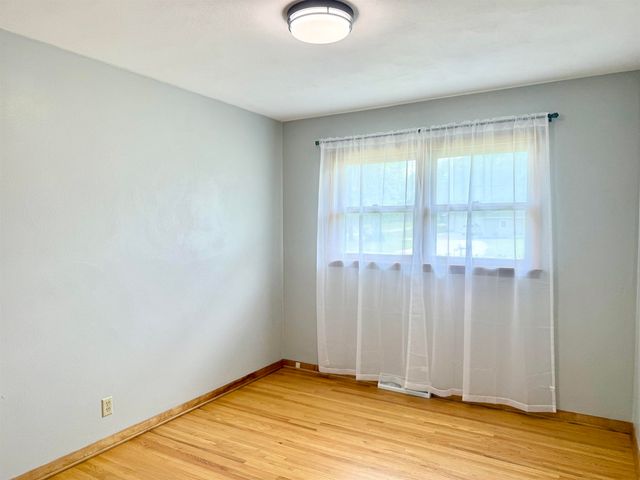 3867 Cedar Terrace Dr., Waterloo, IA 50702