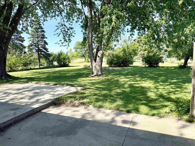 3867 Cedar Terrace Dr., Waterloo, IA 50702