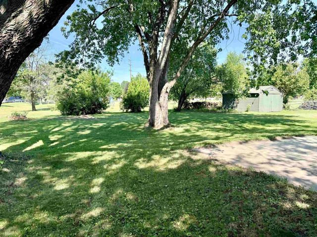 3867 Cedar Terrace Dr., Waterloo, IA 50702