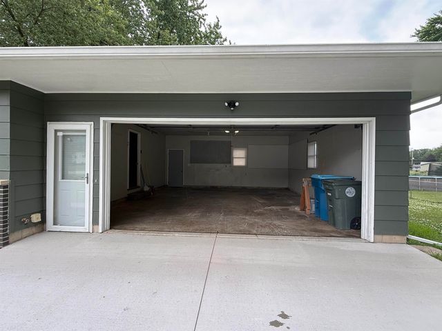 3867 Cedar Terrace Dr., Waterloo, IA 50702