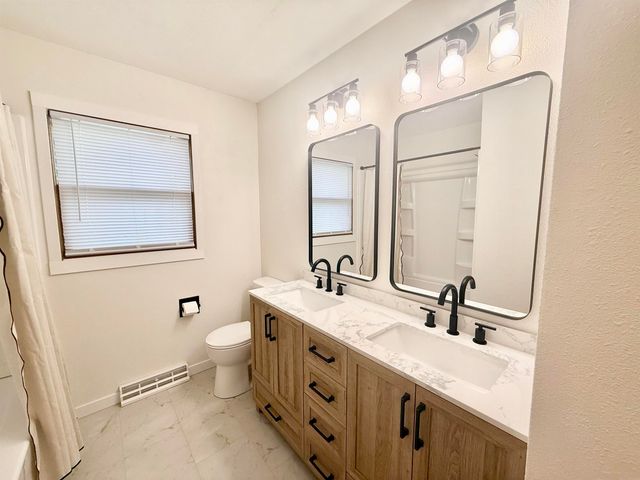3867 Cedar Terrace Dr., Waterloo, IA 50702