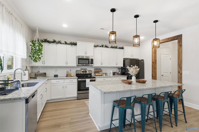 315 Creek Grove Avenue, New Market, AL 35761