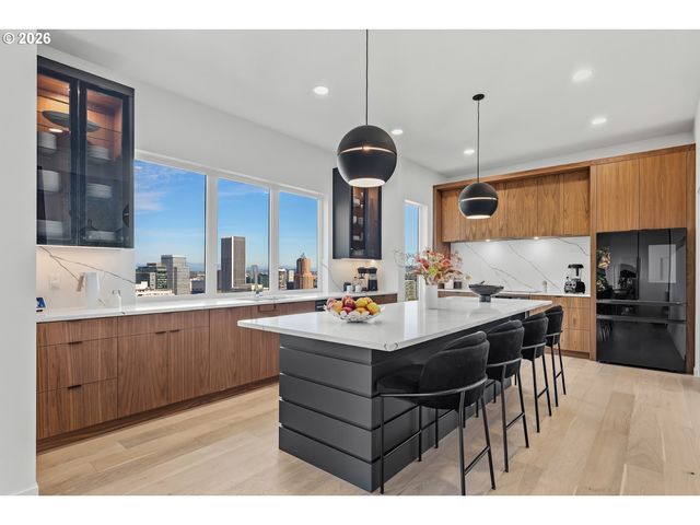 1295 Sw CARDINELL Dr, Portland, OR 97201