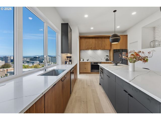 1295 Sw CARDINELL Dr, Portland, OR 97201