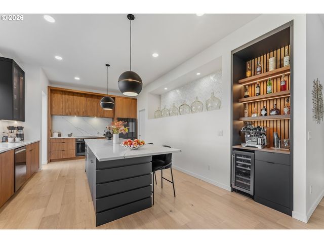 1295 Sw CARDINELL Dr, Portland, OR 97201