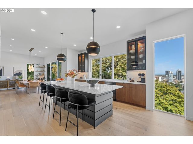 1295 Sw CARDINELL Dr, Portland, OR 97201