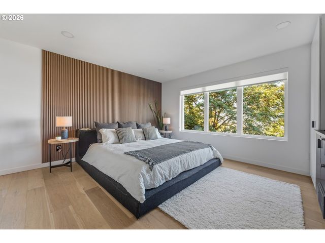 1295 Sw CARDINELL Dr, Portland, OR 97201