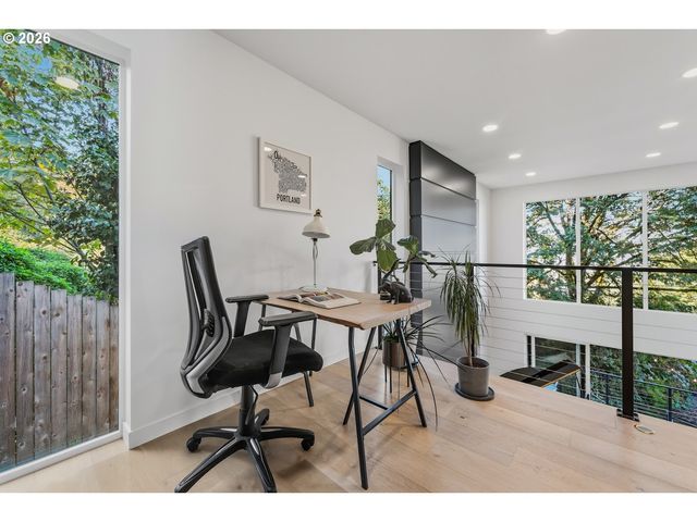 1295 Sw CARDINELL Dr, Portland, OR 97201