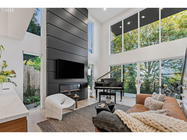 1295 Sw CARDINELL Dr, Portland, OR 97201