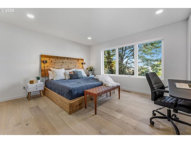 1295 Sw CARDINELL Dr, Portland, OR 97201