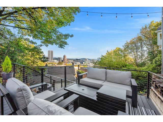 1295 Sw CARDINELL Dr, Portland, OR 97201