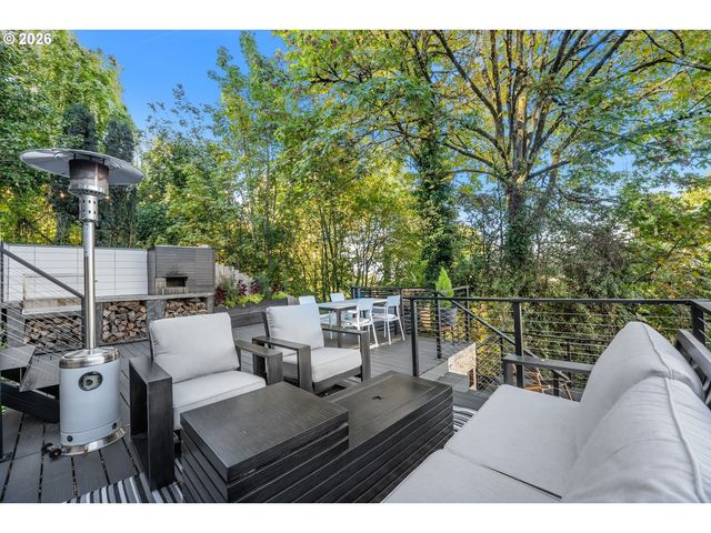 1295 Sw CARDINELL Dr, Portland, OR 97201