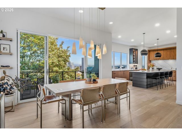 1295 Sw CARDINELL Dr, Portland, OR 97201
